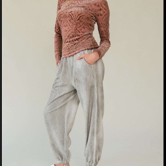 DAVI & DANI Velvet Blouse in Dusty Rose - Picture 1 of 5